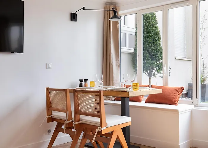 Marais Elegance - 1 Bedroom *